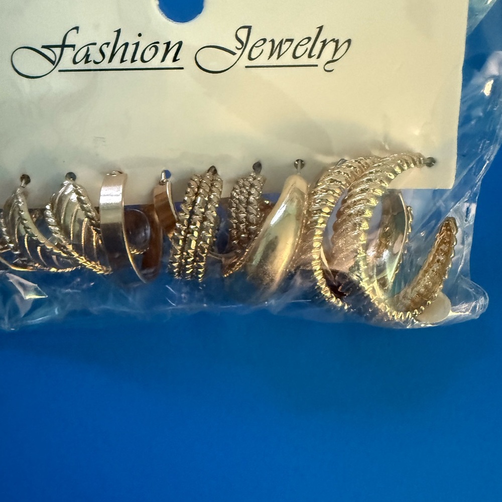 Gold-Tone Hoop Earrings Set of 20 pieces - Picture 6 of 11
